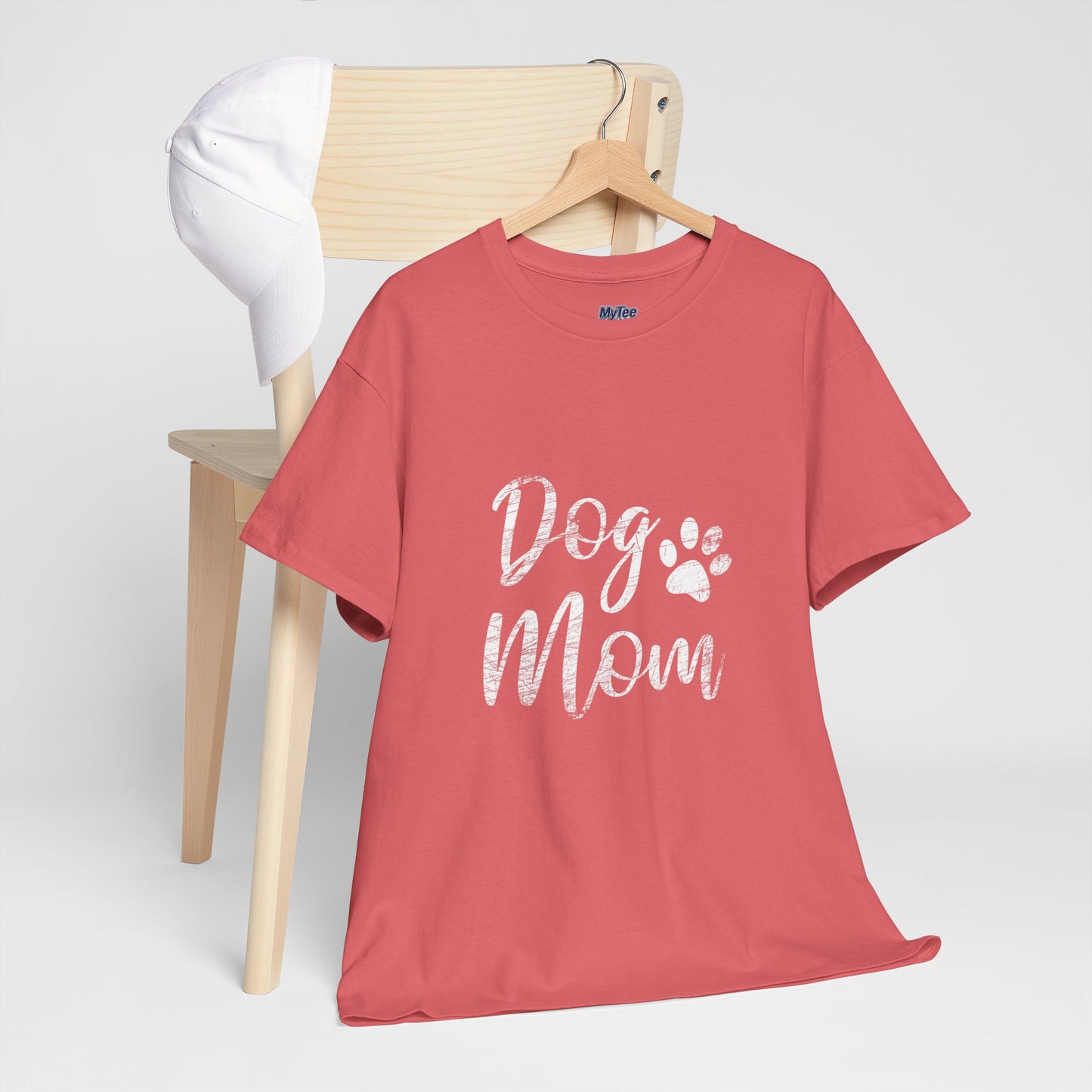 Minimalistic Dog Mom T-Shirt - Perfect For Everyday