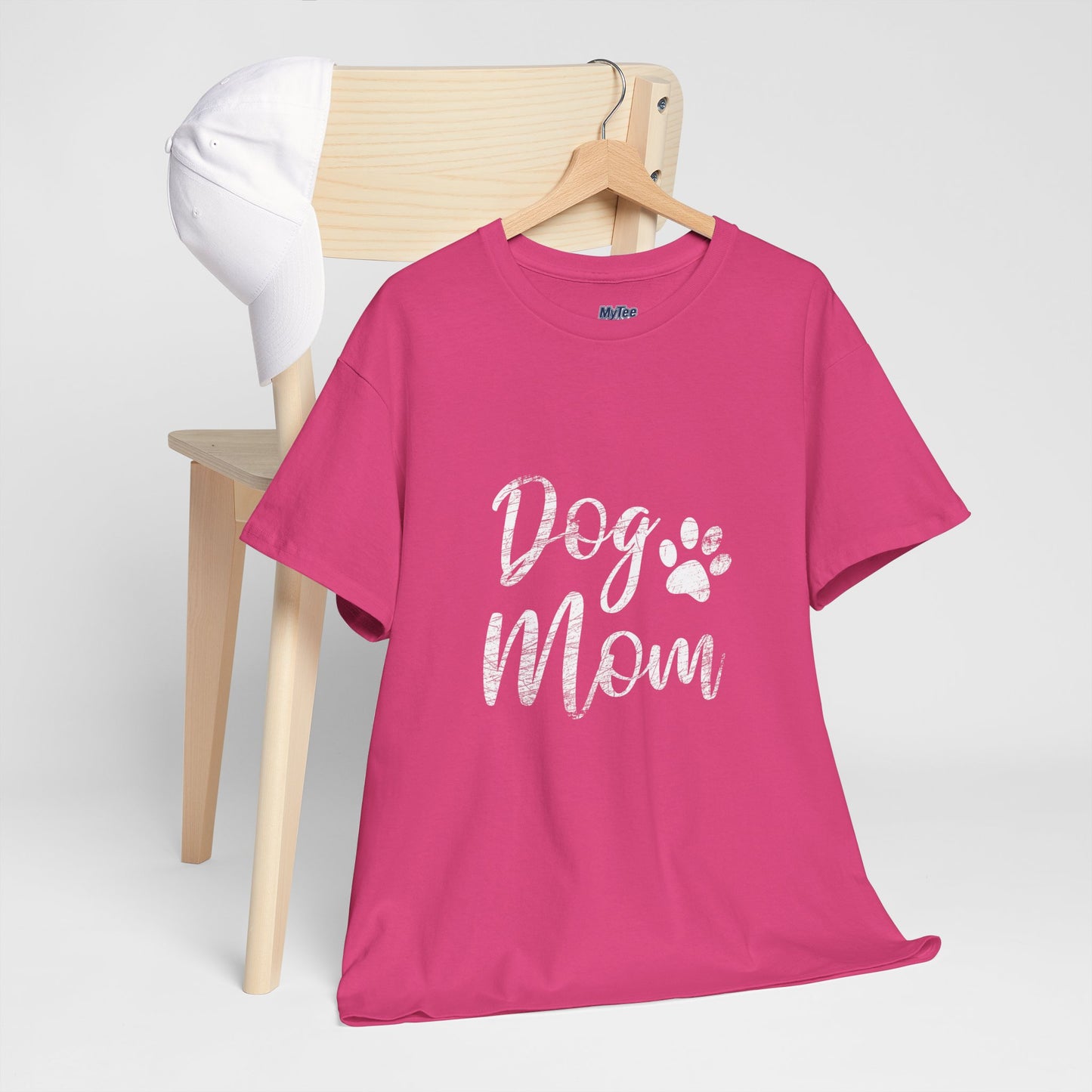 Minimalistic Dog Mom T-Shirt - Perfect For Everyday