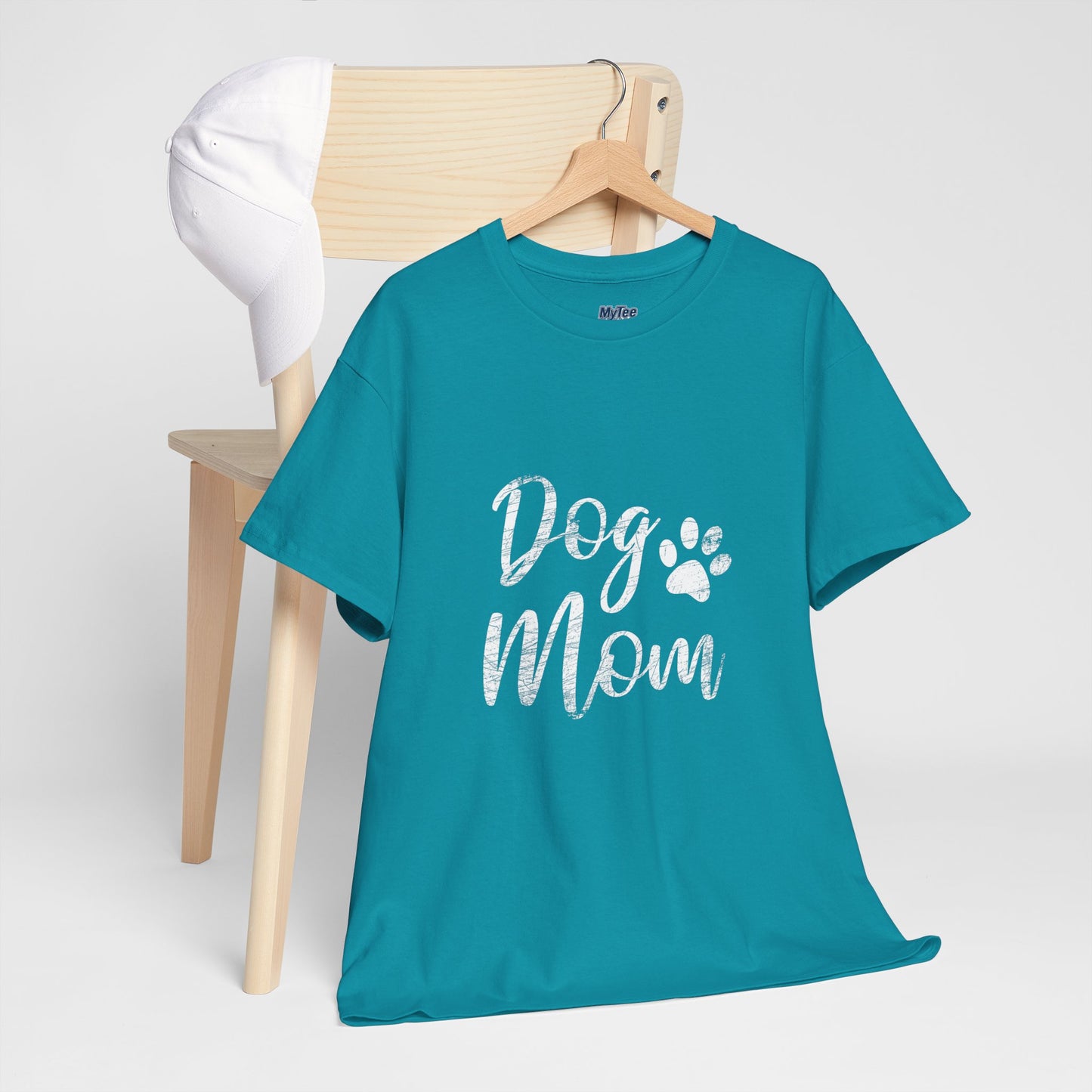 Minimalistic Dog Mom T-Shirt - Perfect For Everyday