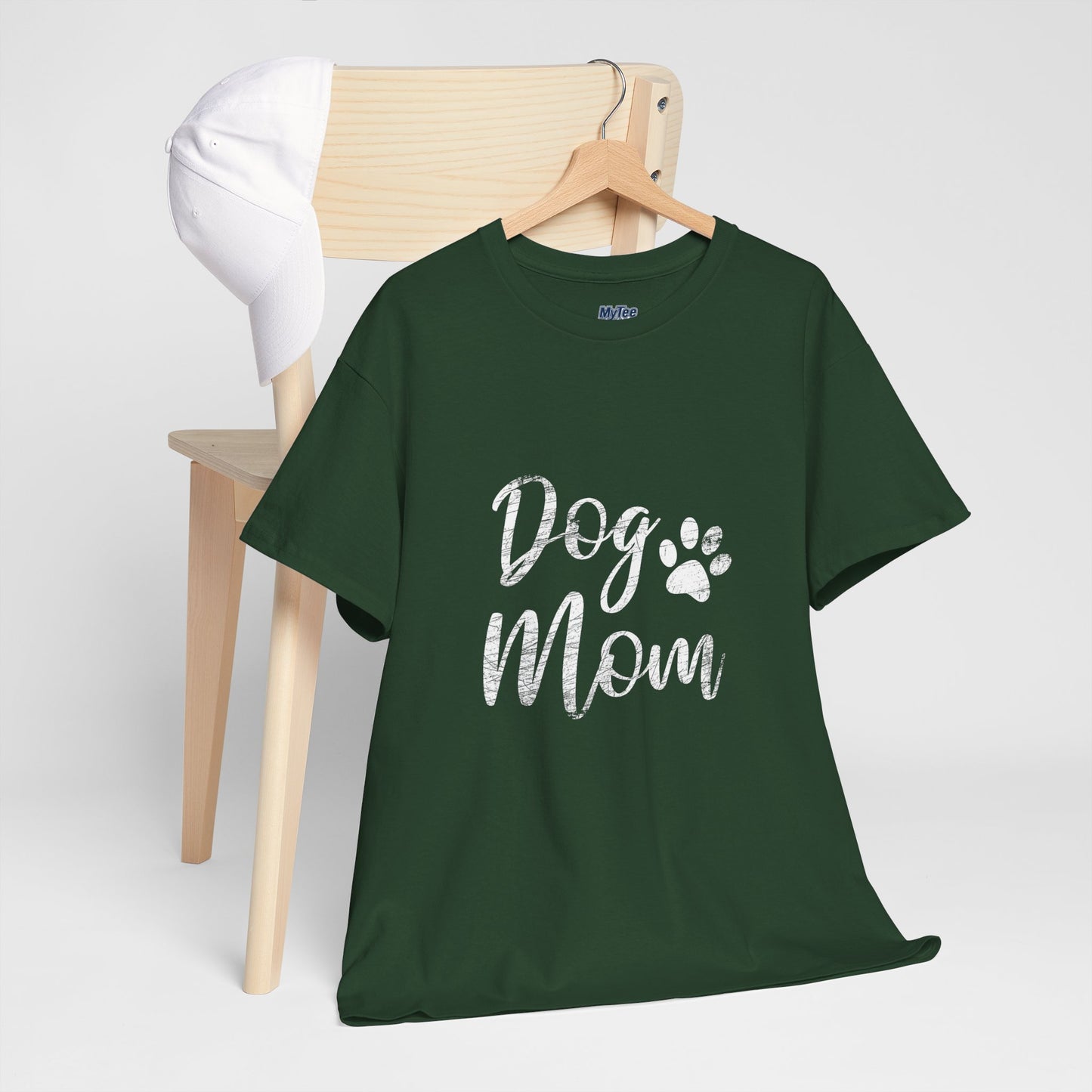 Minimalistic Dog Mom T-Shirt - Perfect For Everyday