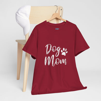 Minimalistic Dog Mom T-Shirt - Perfect For Everyday