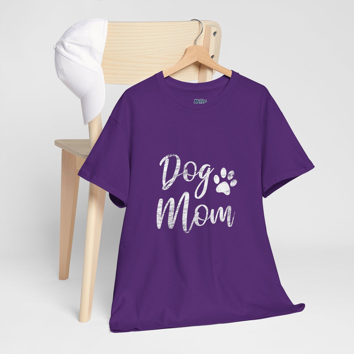 Minimalistic Dog Mom T-Shirt - Perfect For Everyday