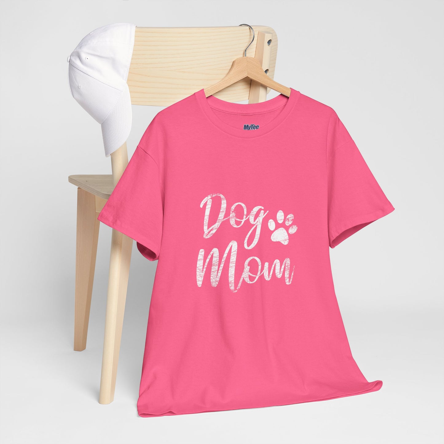 Minimalistic Dog Mom T-Shirt - Perfect For Everyday