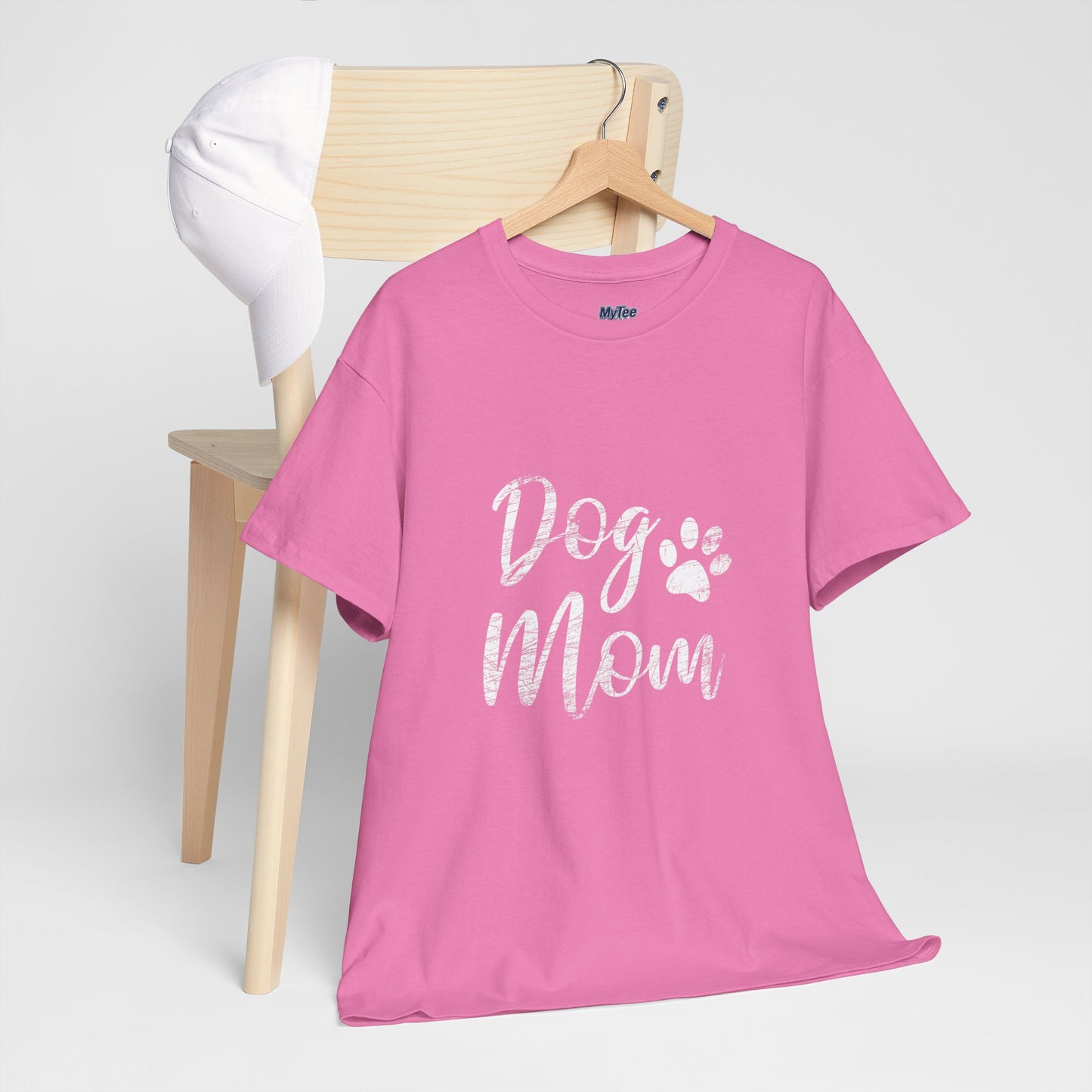 Minimalistic Dog Mom T-Shirt - Perfect For Everyday