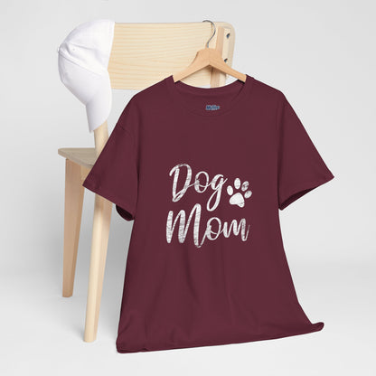 Minimalistic Dog Mom T-Shirt - Perfect For Everyday